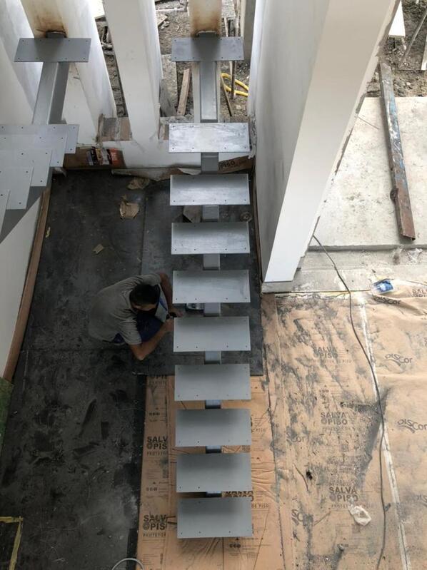 Estrutura metálica para escada